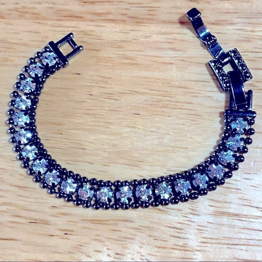 Stella & Dot Crystal Bracelet Black Metal 7” Gorgeous